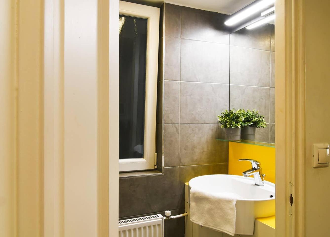 Central & Colorful Studio With Air Conditioning Budapest Kültér fotó