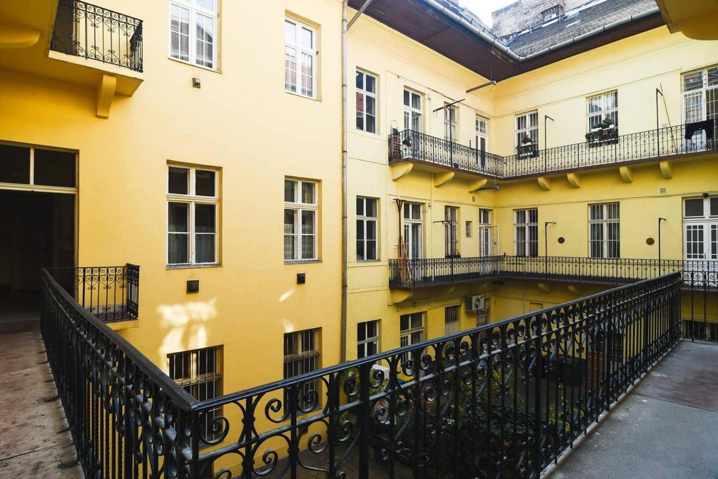Central & Colorful Studio With Air Conditioning Budapest Kültér fotó